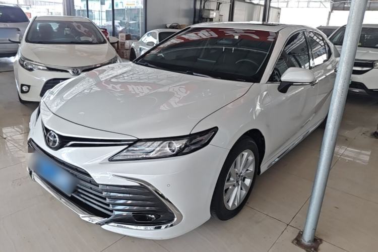 Toyota Camry 2023 — фото 1