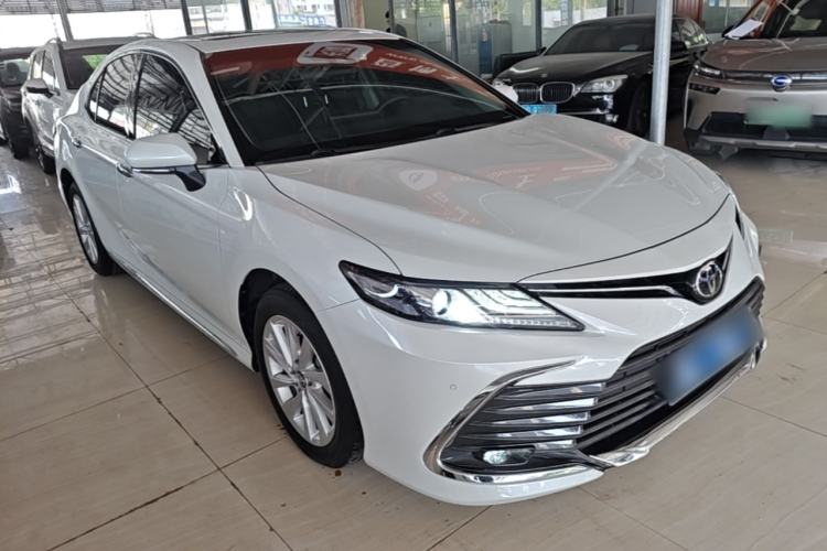 Toyota Camry 2023 — фото 3