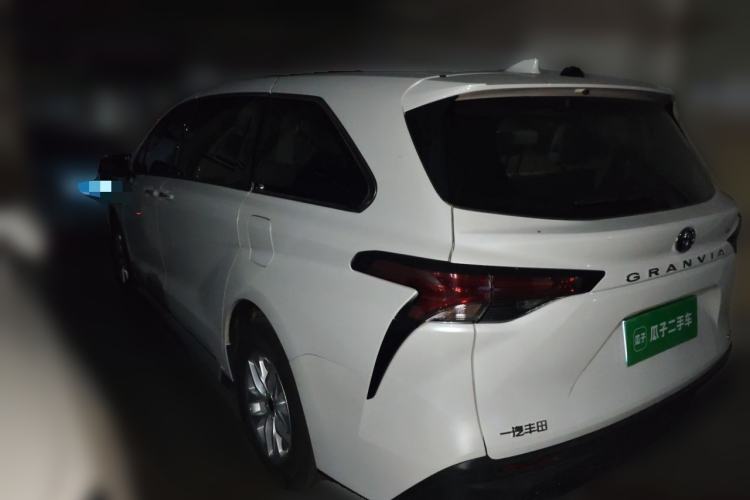 Toyota Granvia 2024 — 4