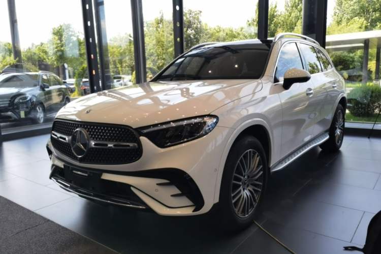 Mercedes-Benz GLC 300 L 2023 — фото 1