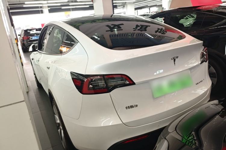 Tesla Model Y 2021 — 4