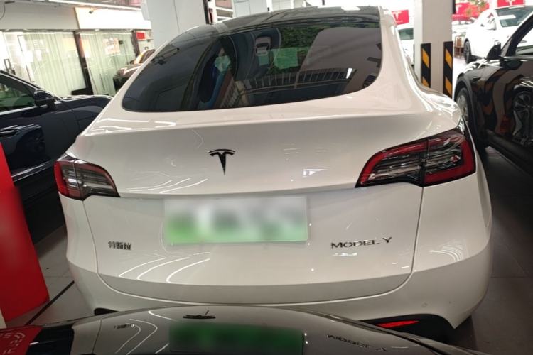 Tesla Model Y 2021 — 5