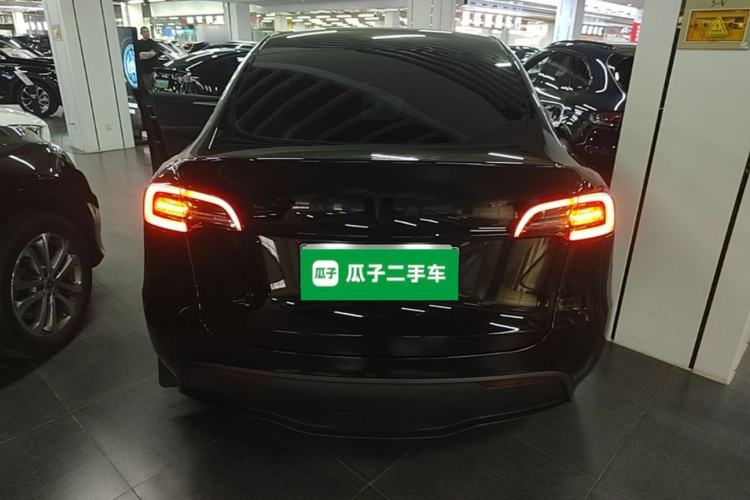 Tesla Model Y 2022 — 5