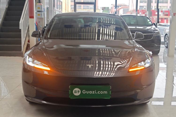 Tesla Model 3 2023 — 2