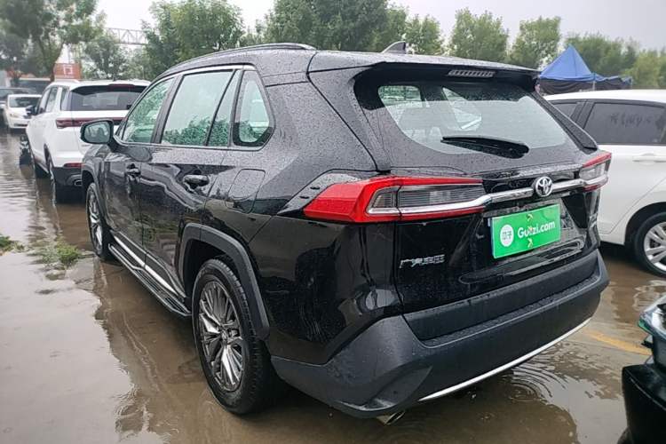 Toyota RAV4 2023 — 4