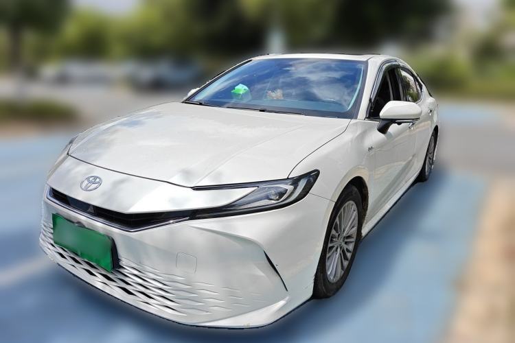 Toyota Camry 2024 — фото 1