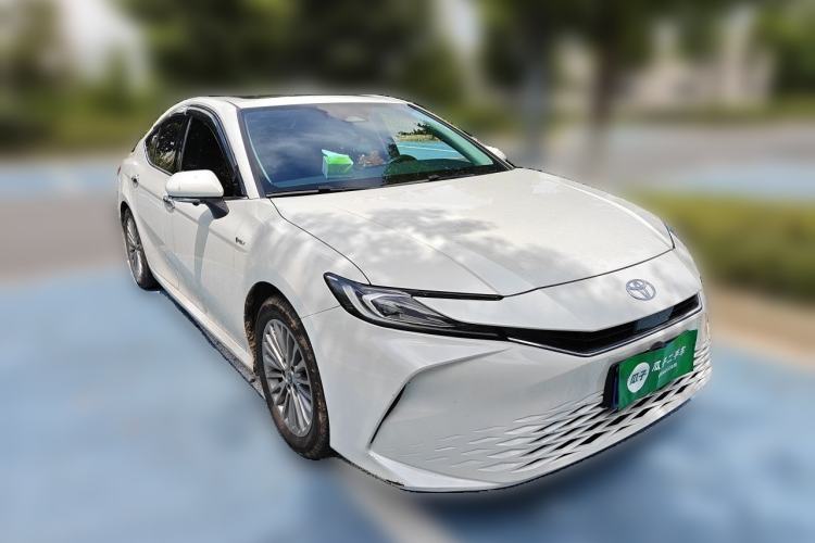 Toyota Camry 2024 — фото 3