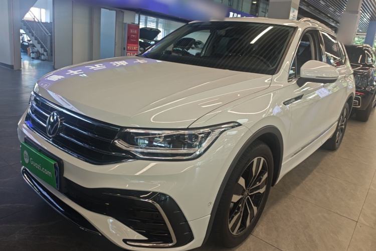Volkswagen Tiguan L 2023 — фото 1