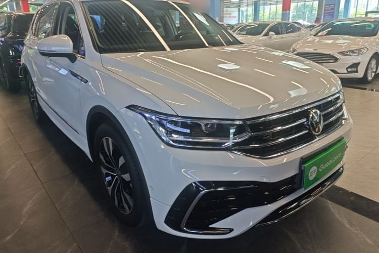 Volkswagen Tiguan L 2023 — фото 3