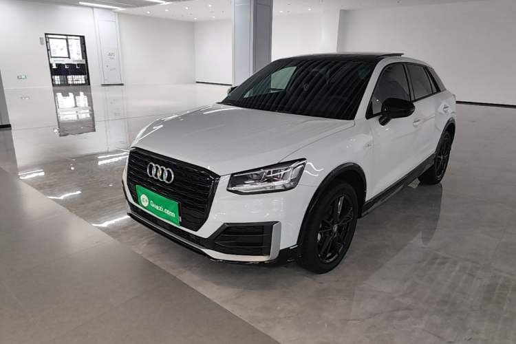 Audi Q2L 2021 — фото 1