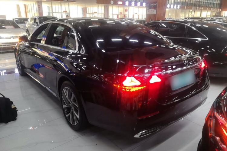 Mercedes-Benz E 300 L 2024 — 4