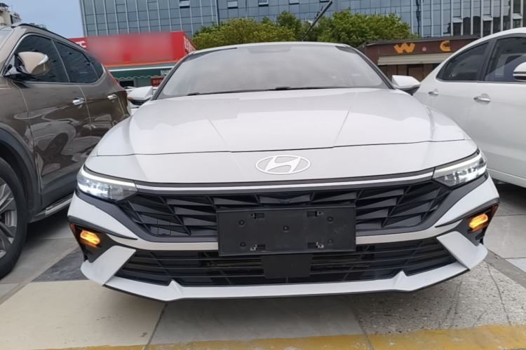 Hyundai Elantra 2023 — 2