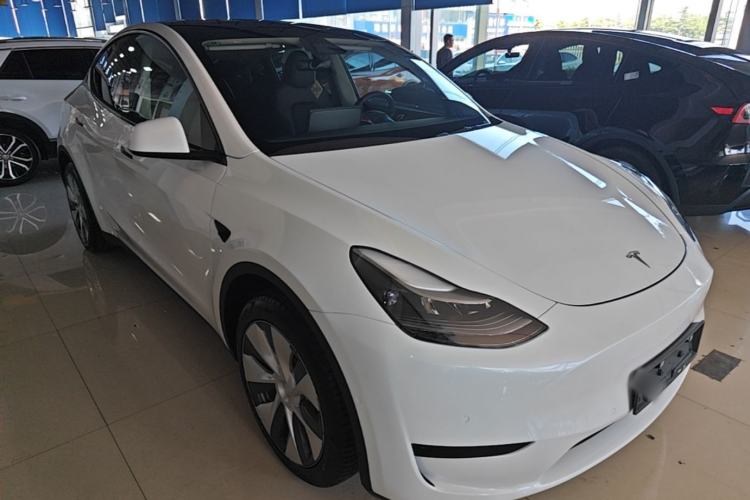 Tesla Model Y 2022 — 3