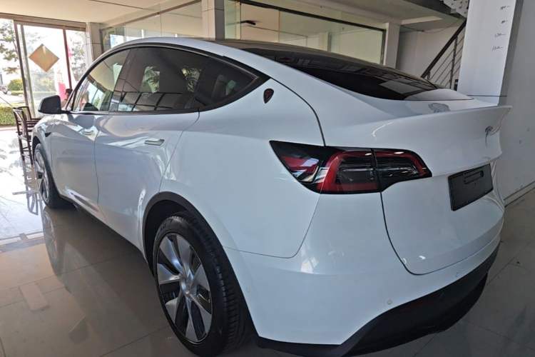 Tesla Model Y 2022 — 4