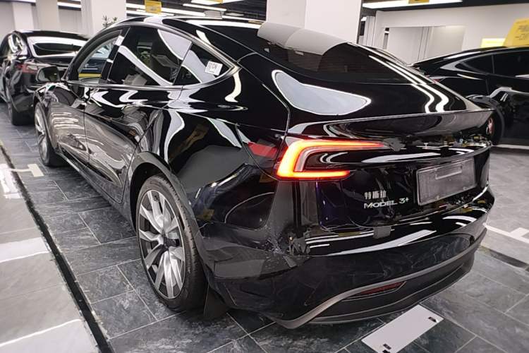 Tesla Model 3 2023 — фото 4