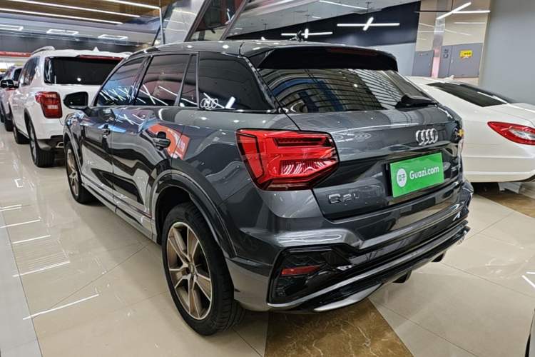 Audi Q2L 2022 — фото 4