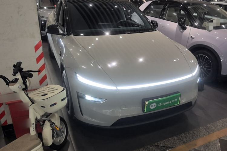 Tesla Model Y 2025 — 3