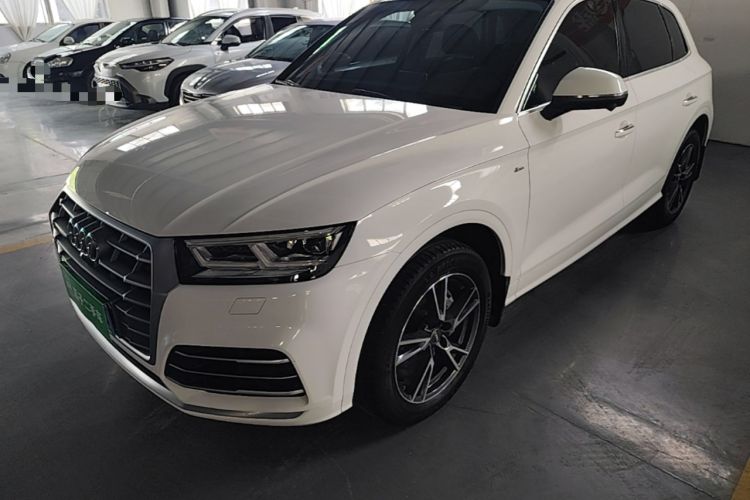 Audi Q5L 2020 — фото 1