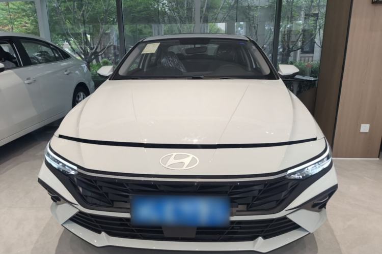 Hyundai Elantra 2023 — 2