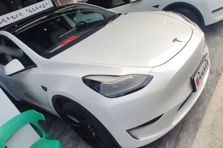 Tesla Model Y 2021 — 3
