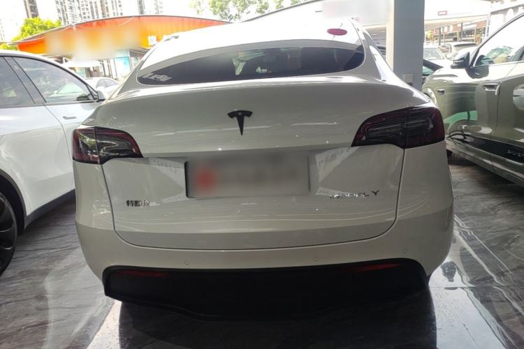 Tesla Model Y 2021 — 5