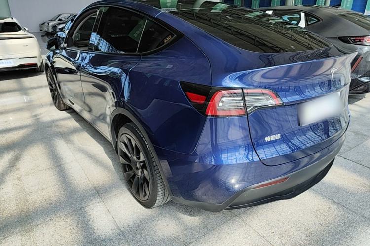 Tesla Model Y 2021 — 4