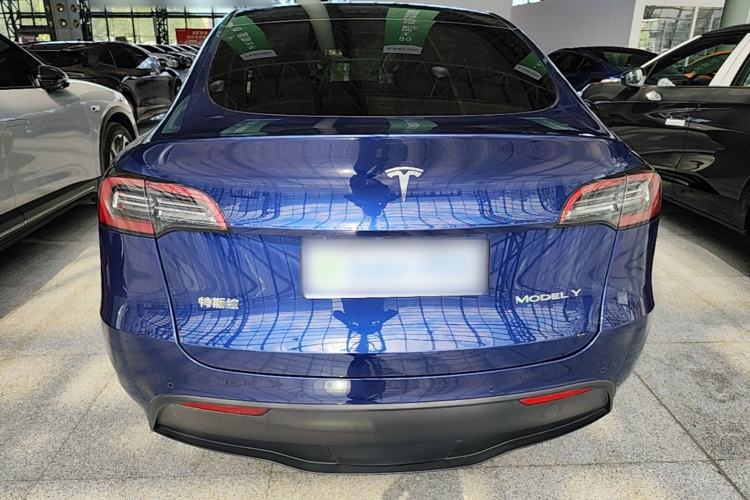 Tesla Model Y 2021 — 5