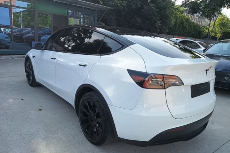 Tesla Model Y 2021 — 4