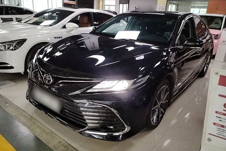 Toyota Camry 2021 — фото 1