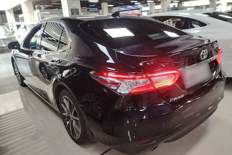 Toyota Camry 2021 — фото 4