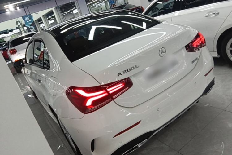Mercedes-Benz A 200 L 2021 — фото 4