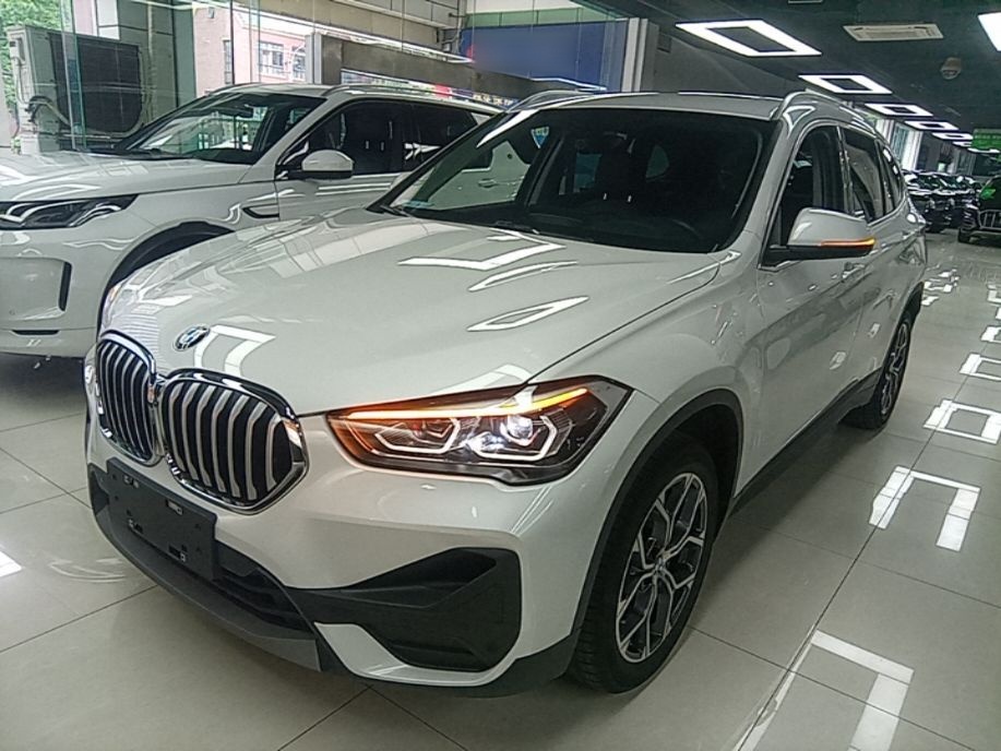 BMW X1 2022 — фото 1