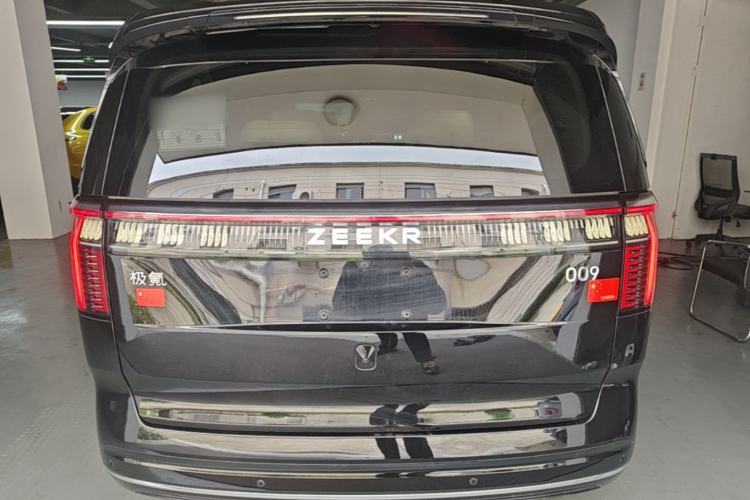 Zeekr 009 2022 — 5