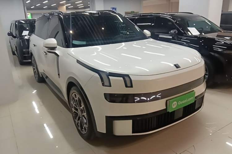 Lynk & Co 900 2025 — 3