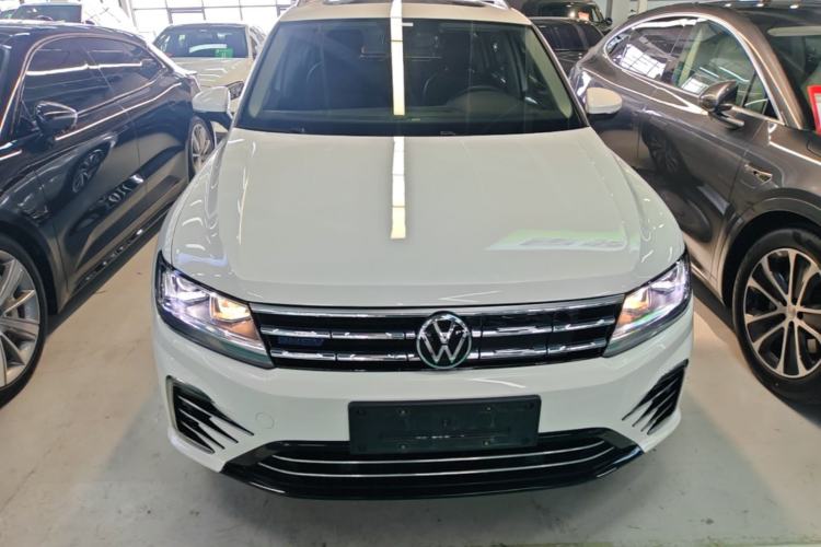 Volkswagen Tiguan L 2021 — 2