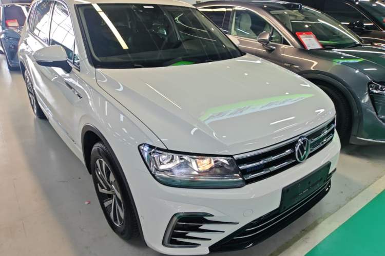 Volkswagen Tiguan L 2021 — 3