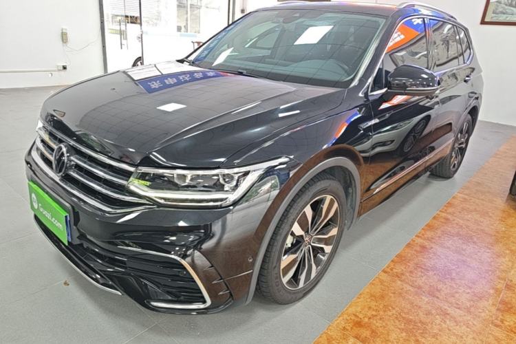 Volkswagen Tiguan L 2023 — фото 1