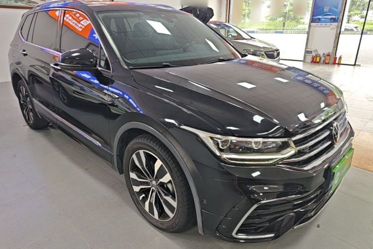 Volkswagen Tiguan L 2023 — фото 3