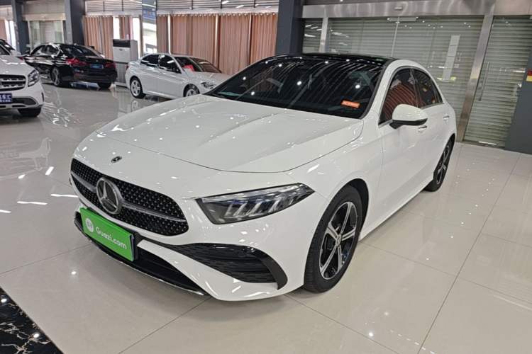 Mercedes-Benz A 200 L 2023 — фото 1