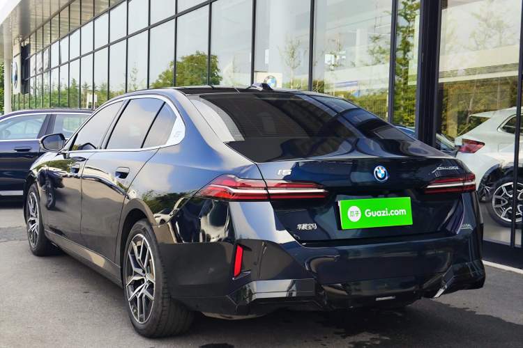 BMW i5 2025 — фото 4
