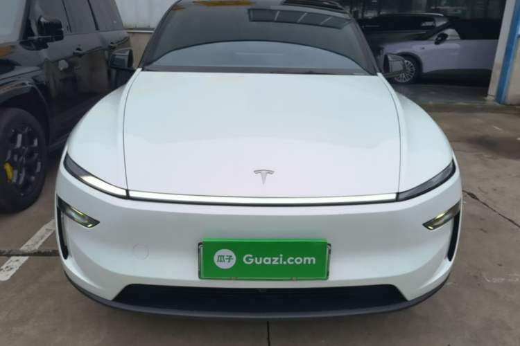 Tesla Model Y 2026 — 2