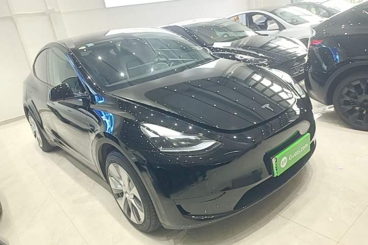 Tesla Model Y 2022 — 3