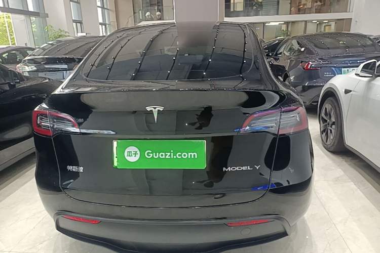 Tesla Model Y 2022 — 5
