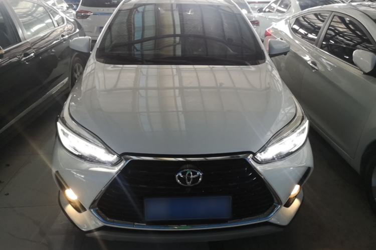 Toyota YARiS L 2022 — фото 2