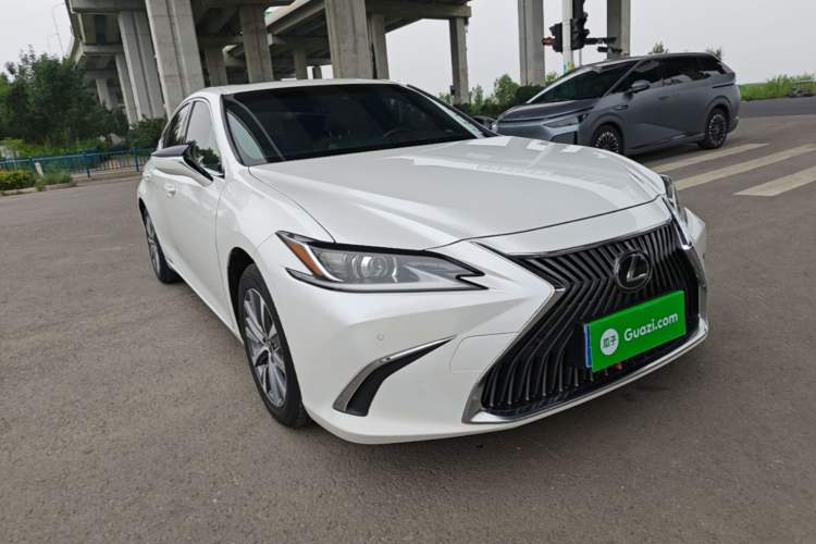 Lexus ES 200 2020 — 3