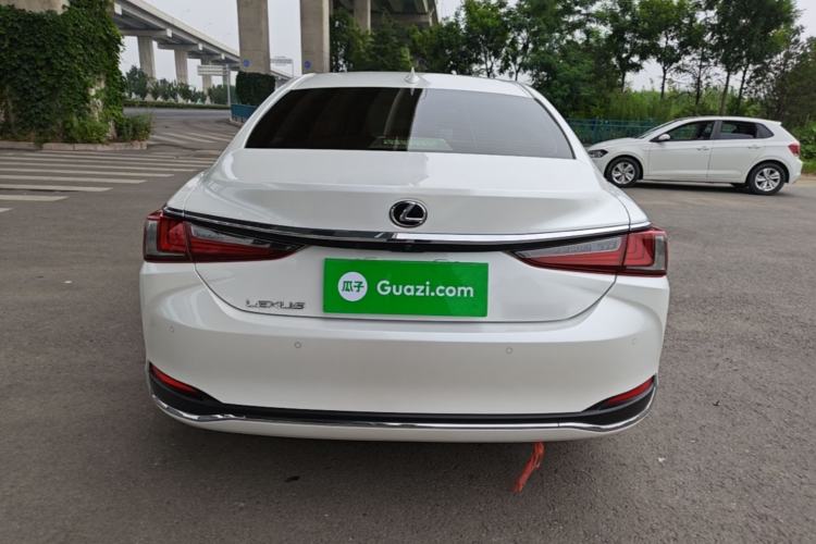 Lexus ES 200 2020 — 5