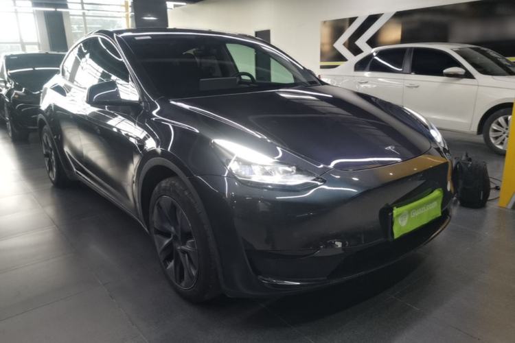 Tesla Model Y 2024 — 3