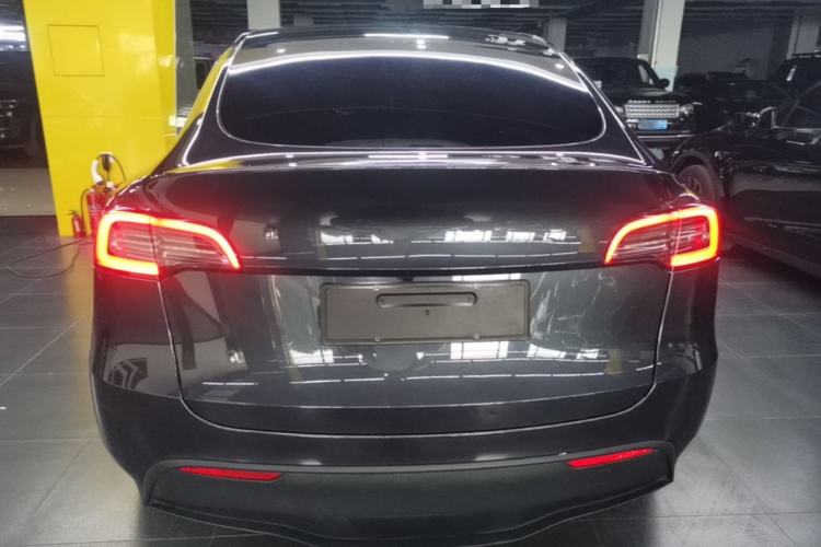 Tesla Model Y 2024 — 5