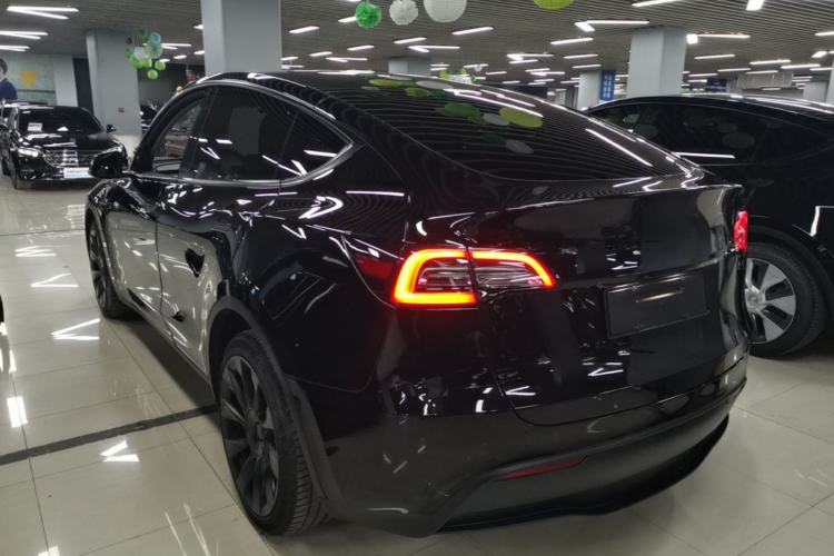Tesla Model Y 2021 — 4