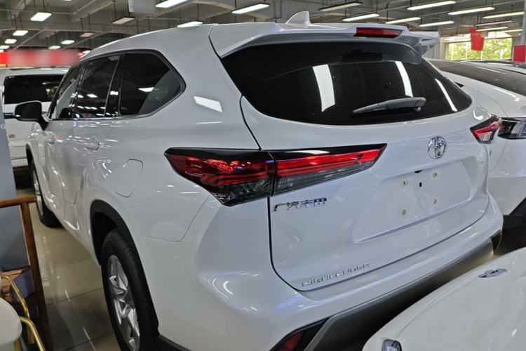 Toyota Highlander 2026 — 4